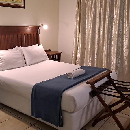 Green Door Guest House 모젤베이 외부 사진