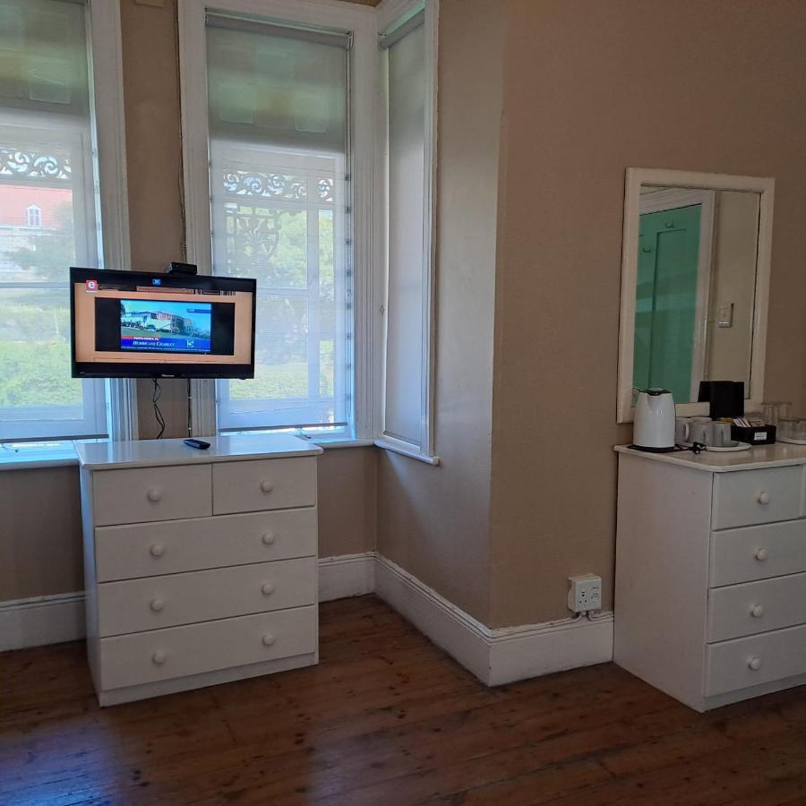 Green Door Guest House 모젤베이 외부 사진