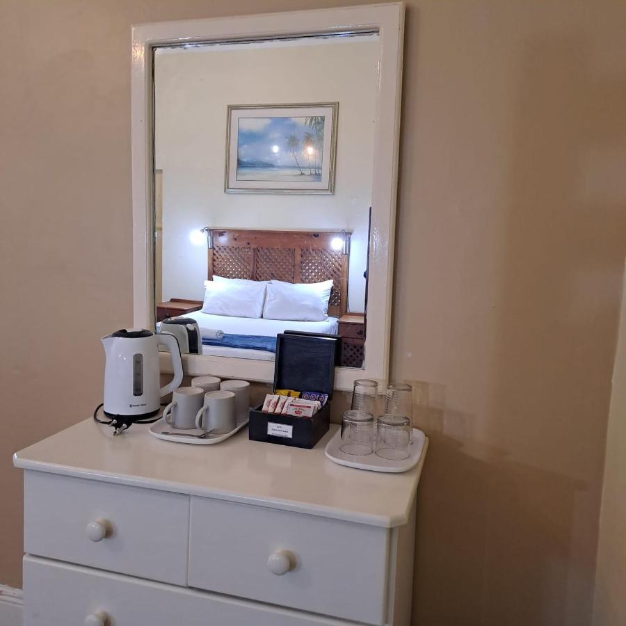 Green Door Guest House 모젤베이 외부 사진