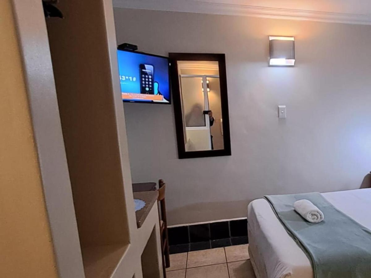 Green Door Guest House 모젤베이 객실 사진