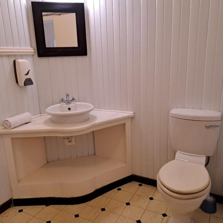 Green Door Guest House 모젤베이 외부 사진
