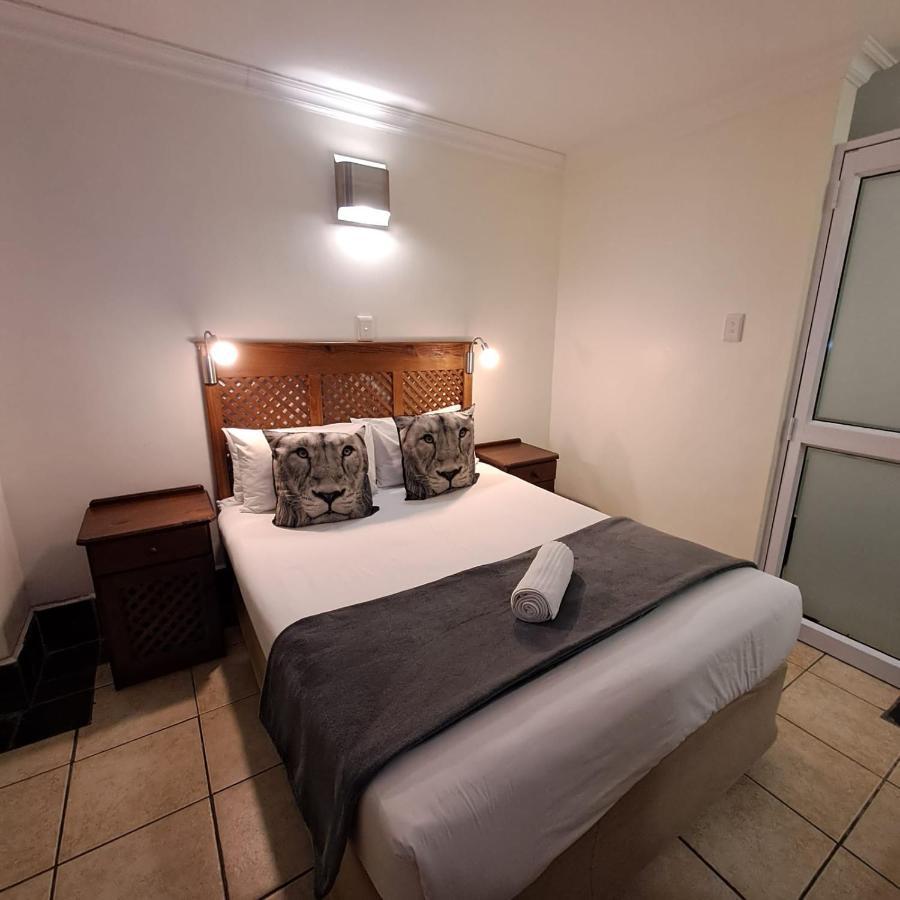 Green Door Guest House 모젤베이 외부 사진