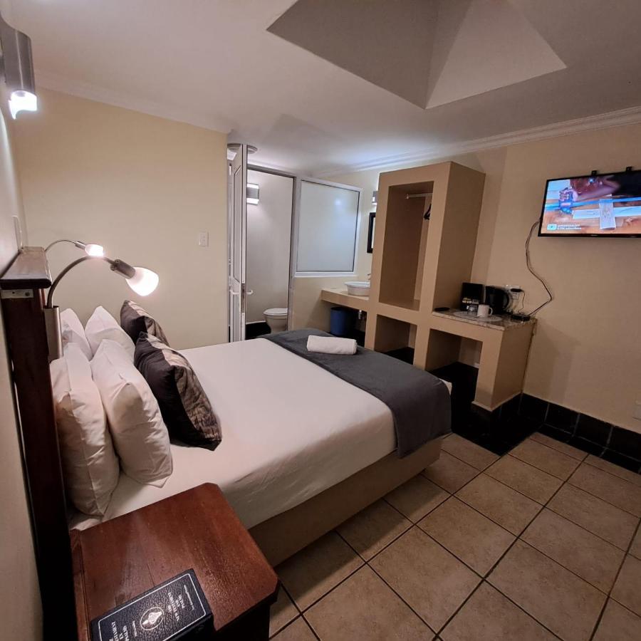 Green Door Guest House 모젤베이 외부 사진