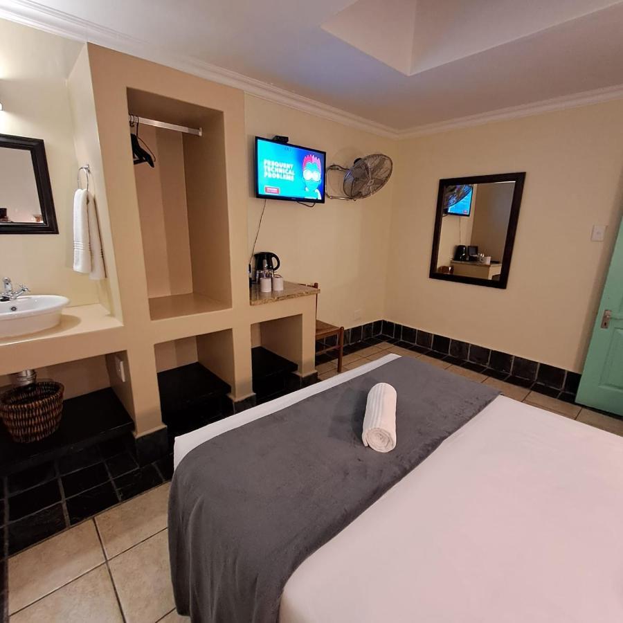 Green Door Guest House 모젤베이 외부 사진