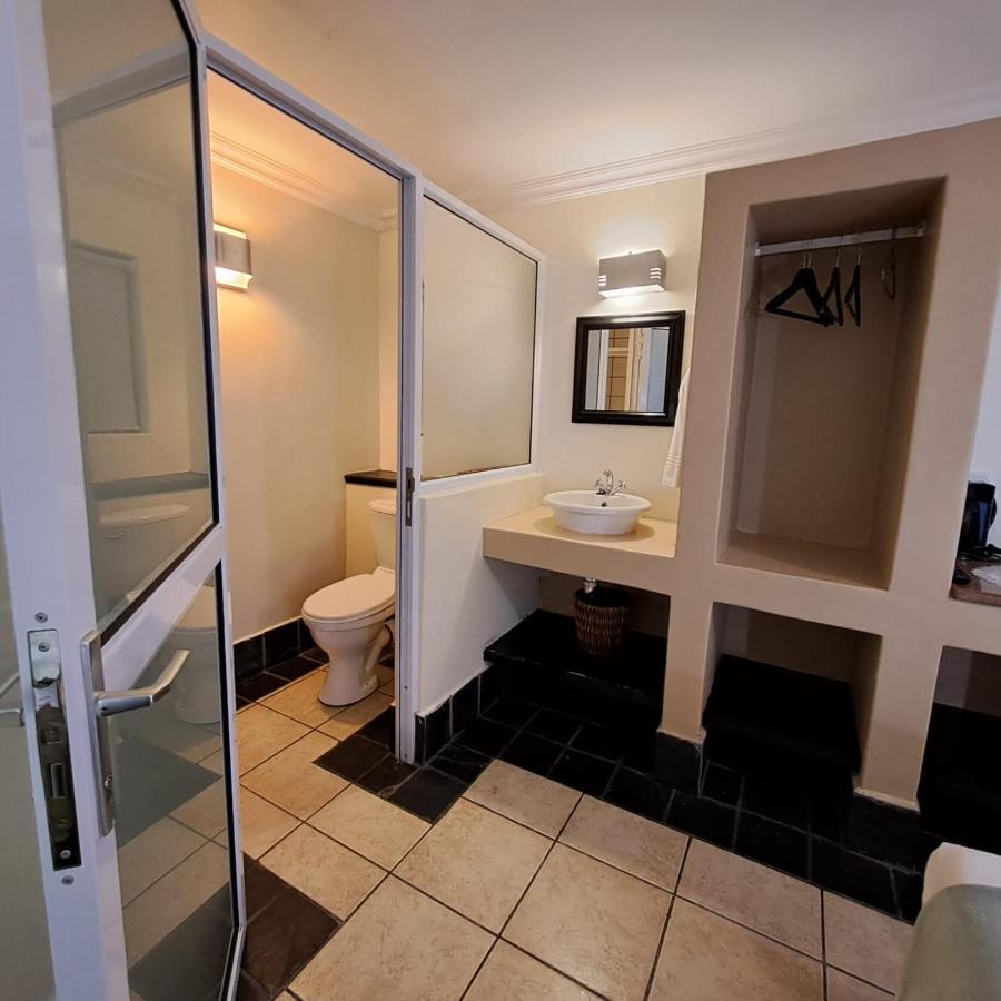 Green Door Guest House 모젤베이 외부 사진