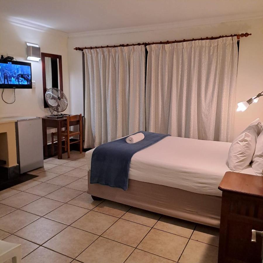 Green Door Guest House 모젤베이 외부 사진